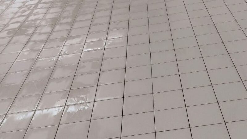 Płytki układane razem z podkładem betonowym - budowa