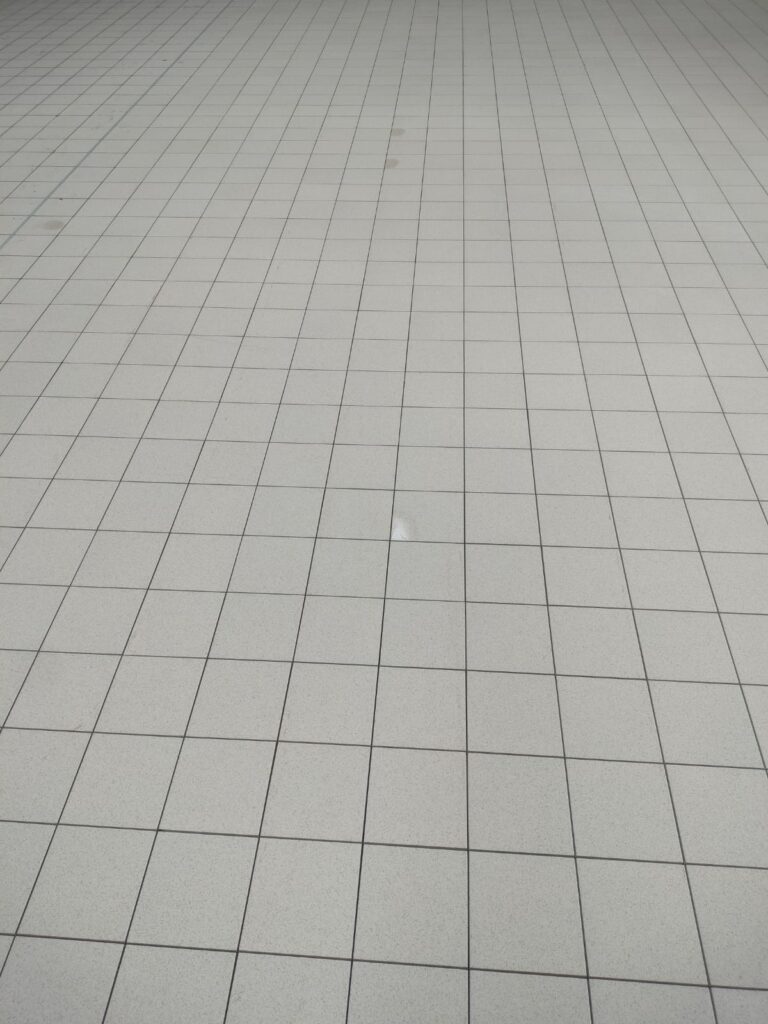 Układanie płytek metdą wibracji