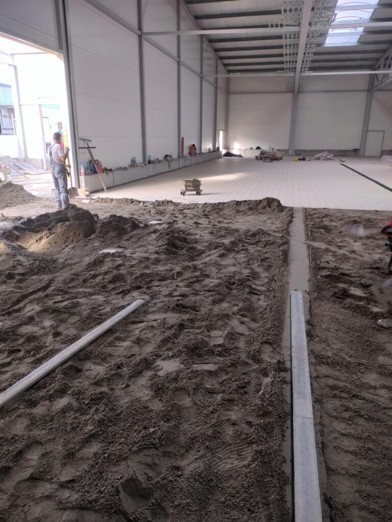 Układanie płytek na halach produkcyjnych Poznań